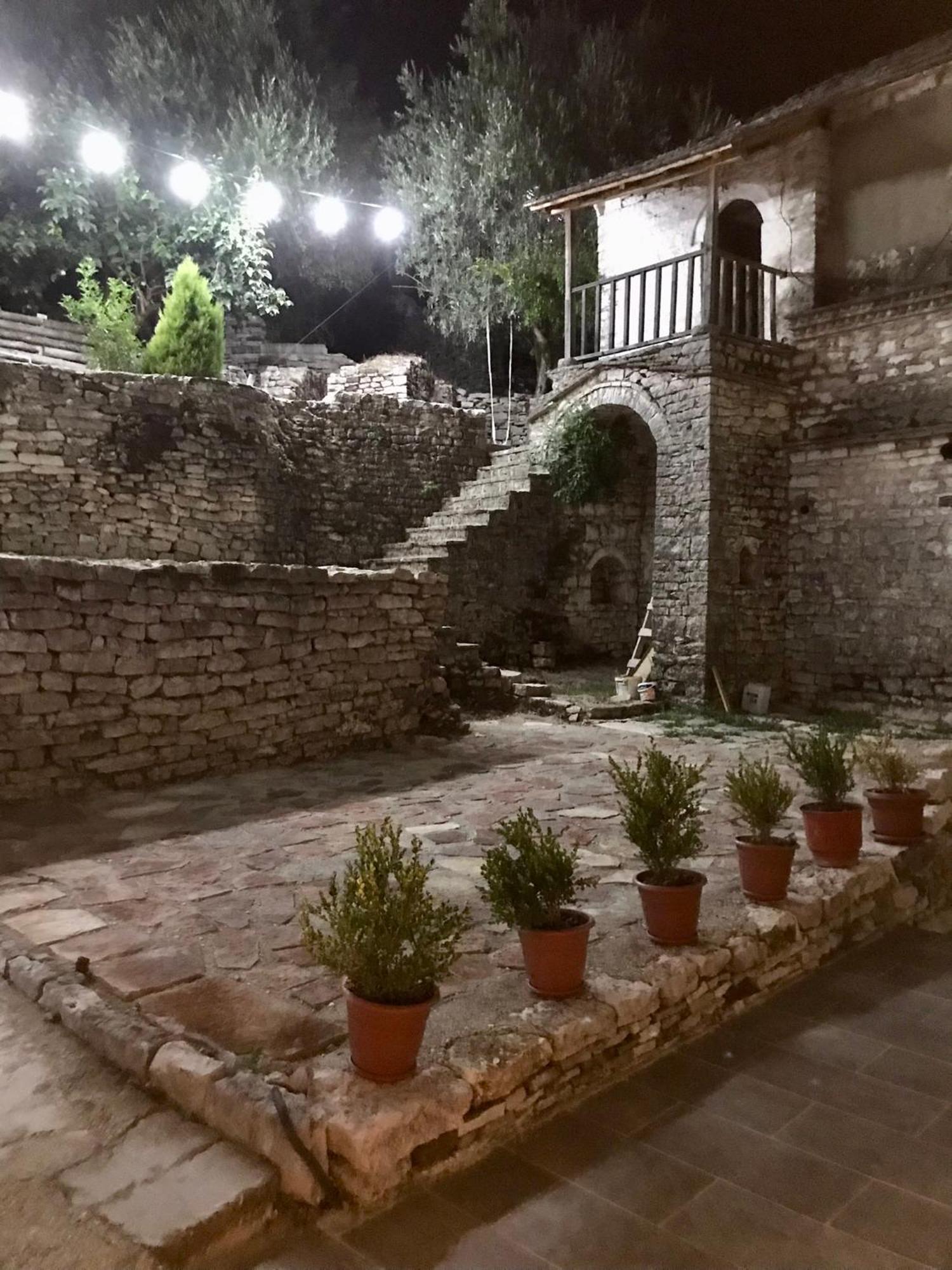 Vila Eri จีโรคาสเตอร์ ภายนอก รูปภาพ