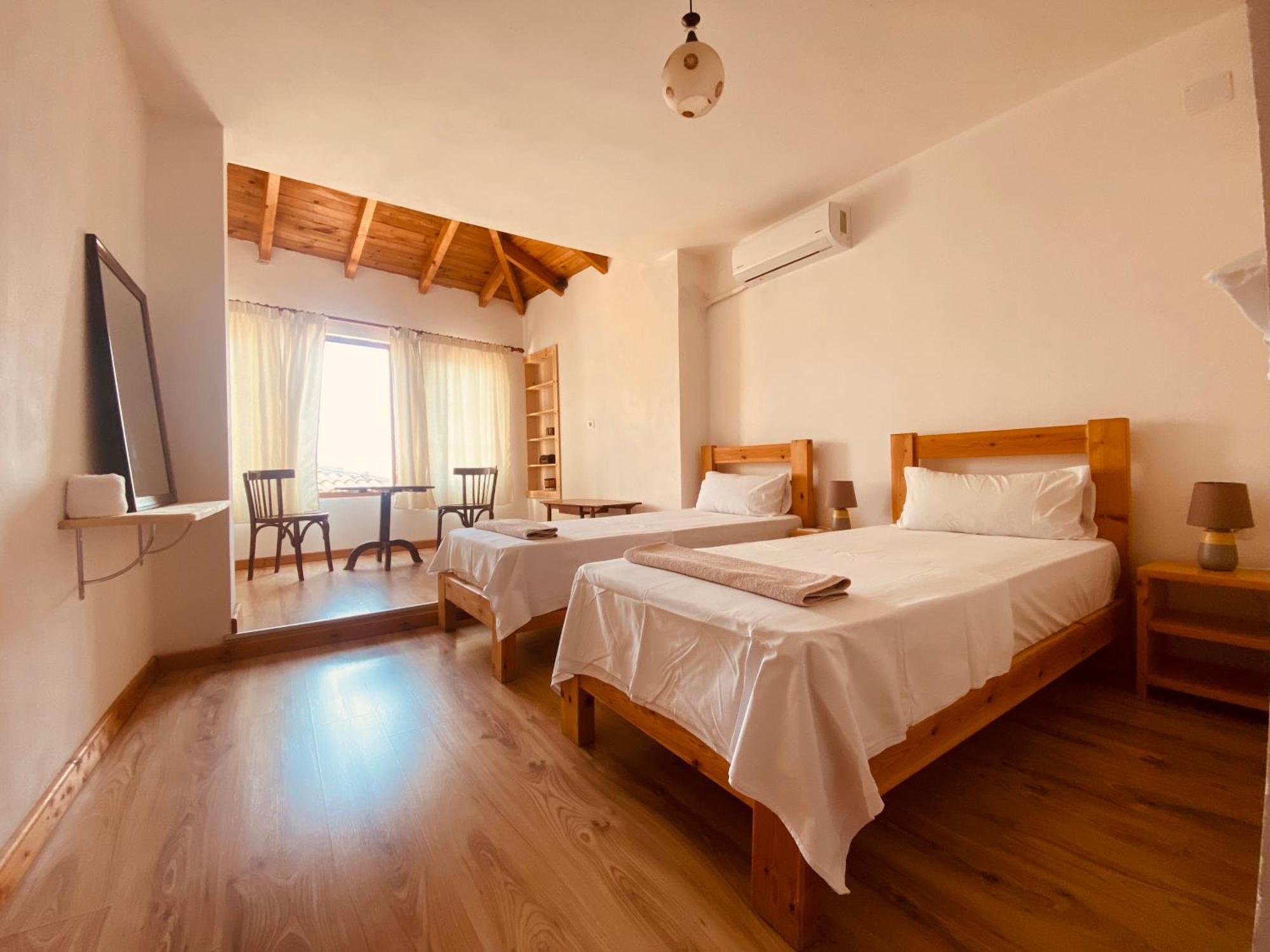 Vila Eri จีโรคาสเตอร์ ภายนอก รูปภาพ