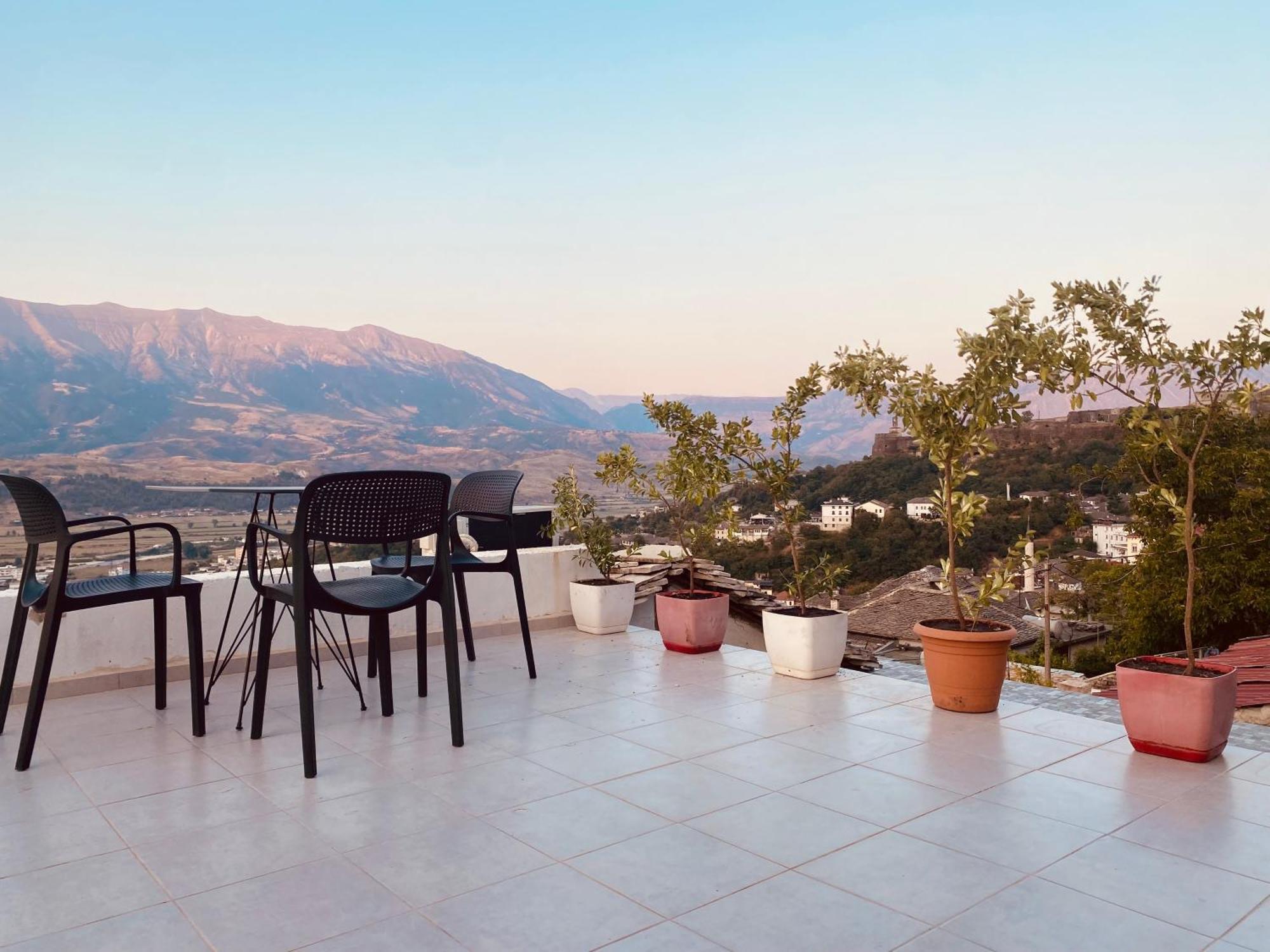 Vila Eri จีโรคาสเตอร์ ภายนอก รูปภาพ